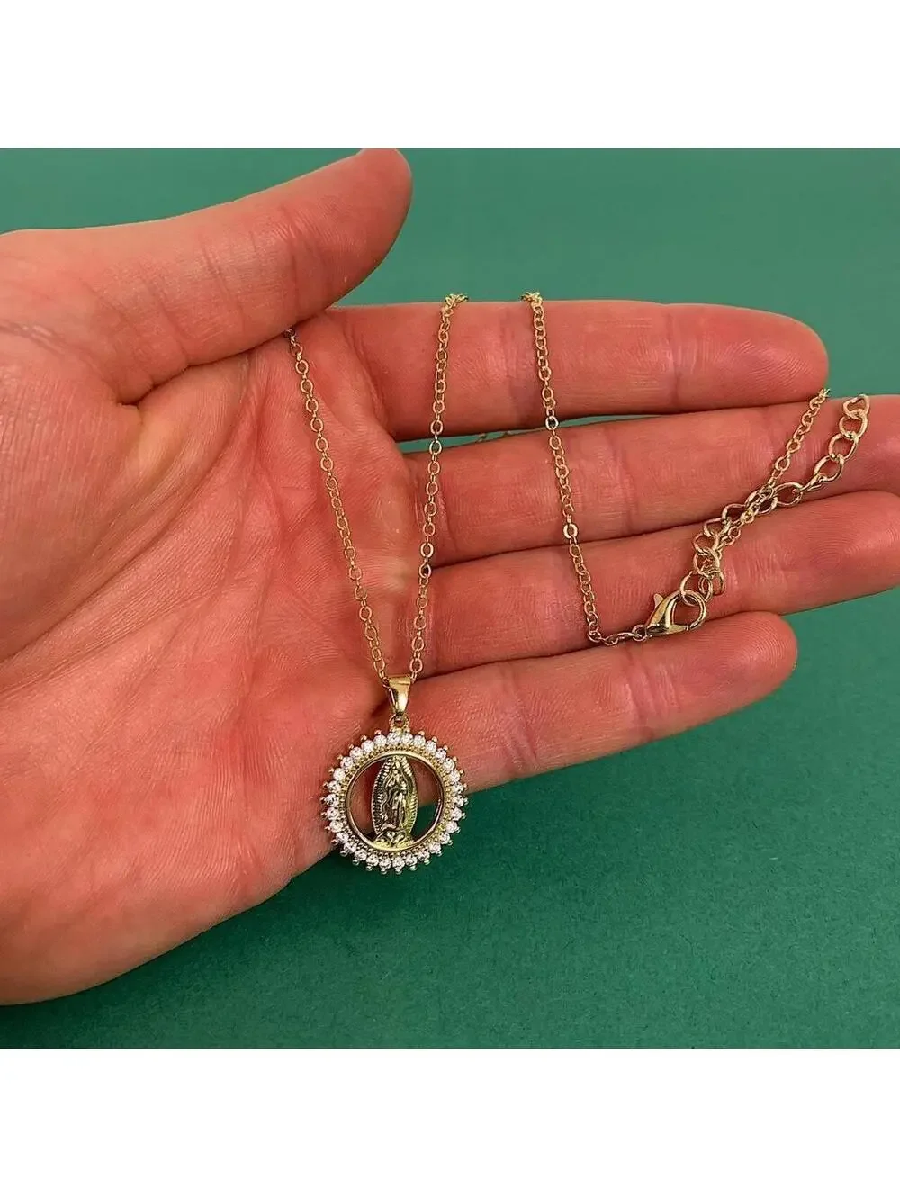 Vintage Y2K Gold Rhinestone Circle Chain Necklace